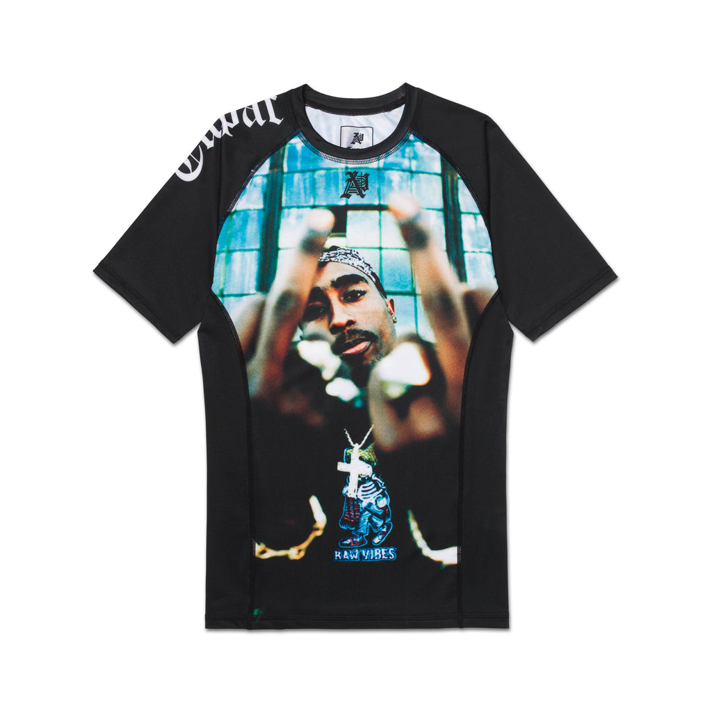 A&P x TUPAC VIBES SS RASHGUARD – ALBINO & PRETO